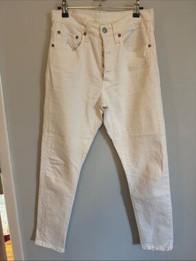 Woman’s Levi 501 skinny jeans Size W26 L28